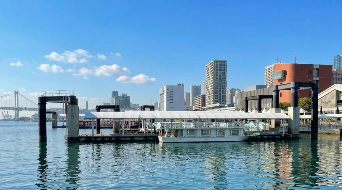 日の出桟橋とゆりかもめ日の出駅周辺の風景